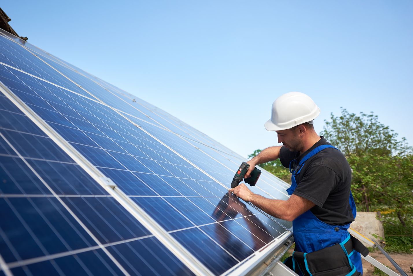 Arbeiten an einer Photovoltaikanlage